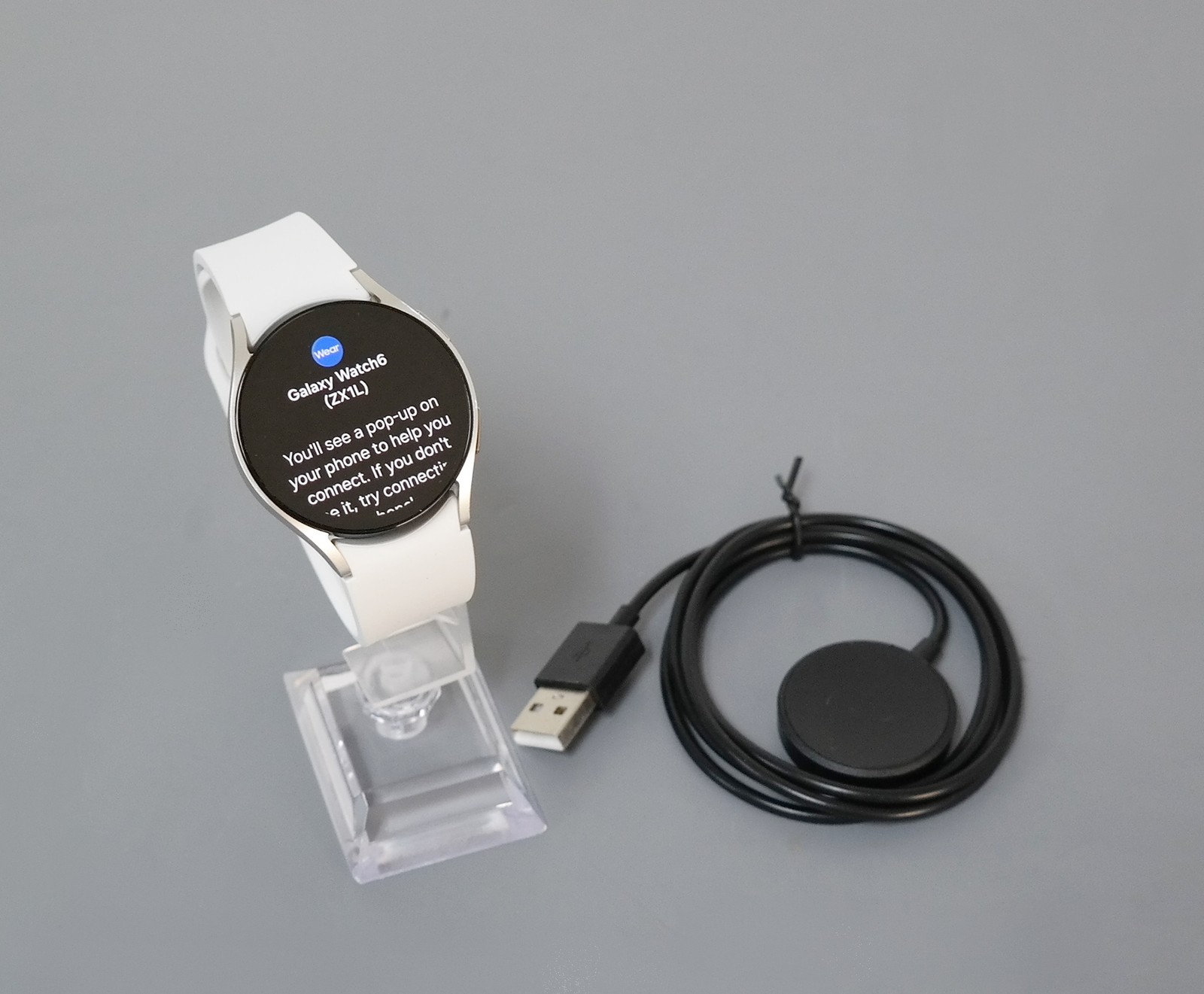 Samsung Galaxy Watch6 SM-R935U 40mm LTE Aluminum Smartwatch Gold White Band