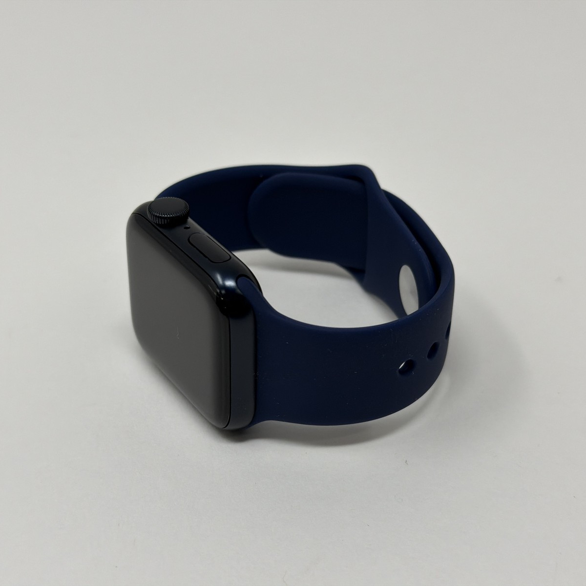 Apple Watch SE 3rd Gen 40mm Midnight Aluminum Black Sport Band GPS Very Good