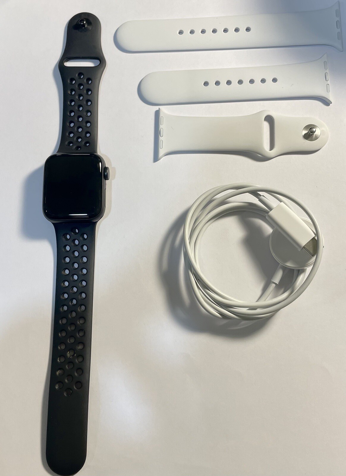 Apple Watch SE Nike 40mm Space Gray Aluminum Case with Anthracite/Black Sport…