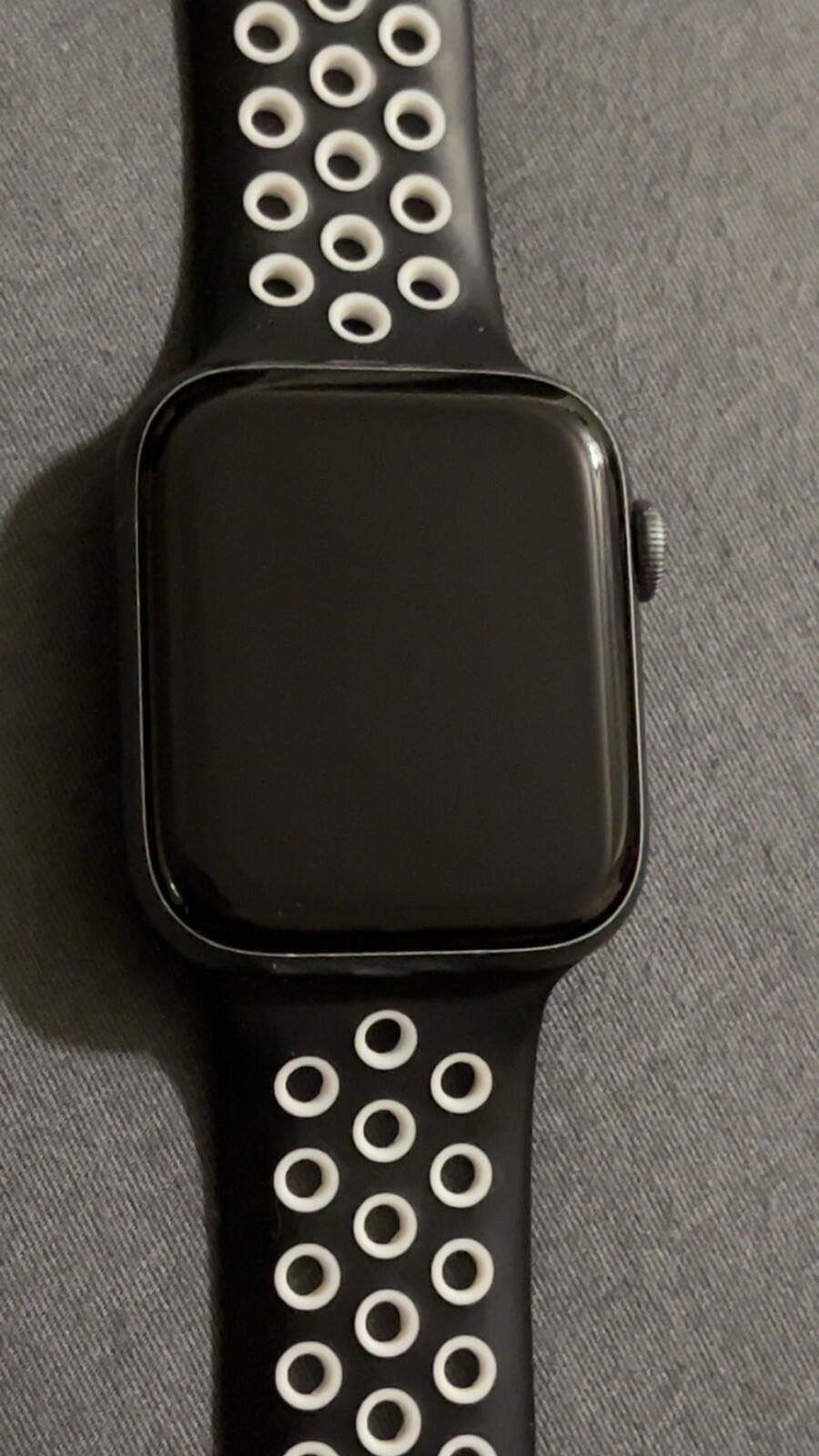 Apple Watch Series 4 44 mm Space Gray Aluminum Case with Black Sport Band (GPS)