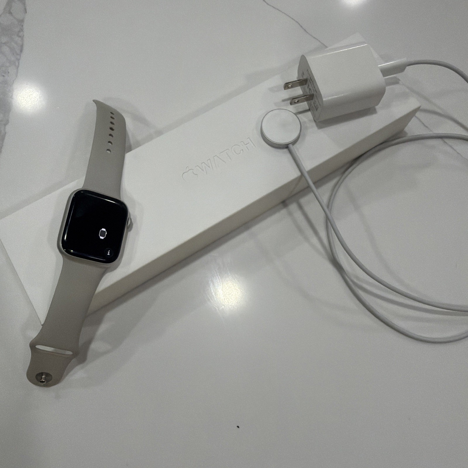 Apple Watch Series 7 45mm GPS only Starlight Aluminum Case Starlight Sports Band