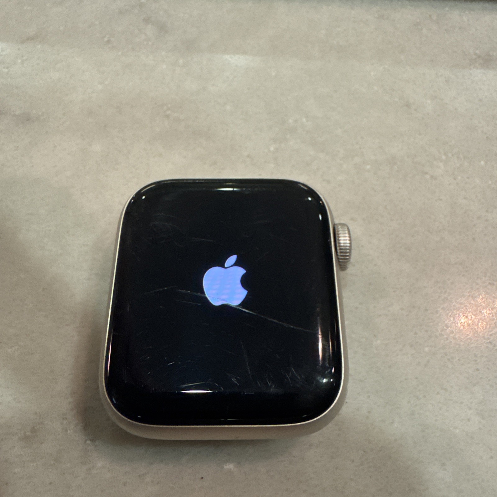 Apple Watch SE (2022) 2nd Gen 40mm A2726 (GPS + Cellular) Starlight