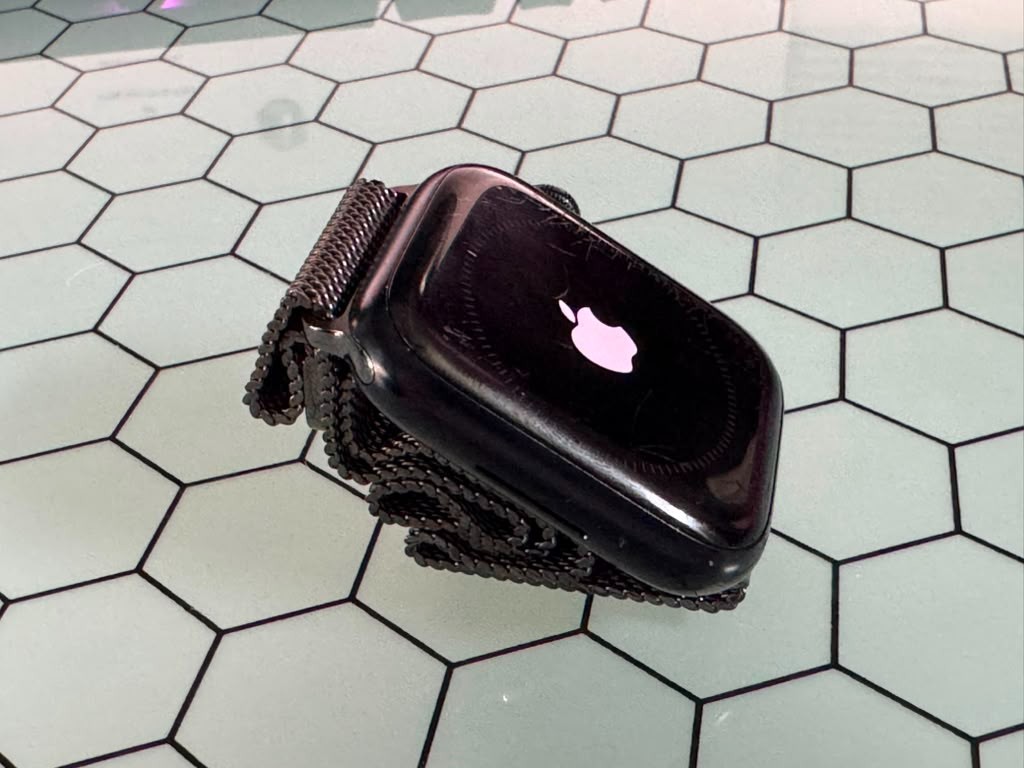 Apple Watch Series 7 45mm Aluminum Case- Midnight, metal mesh band