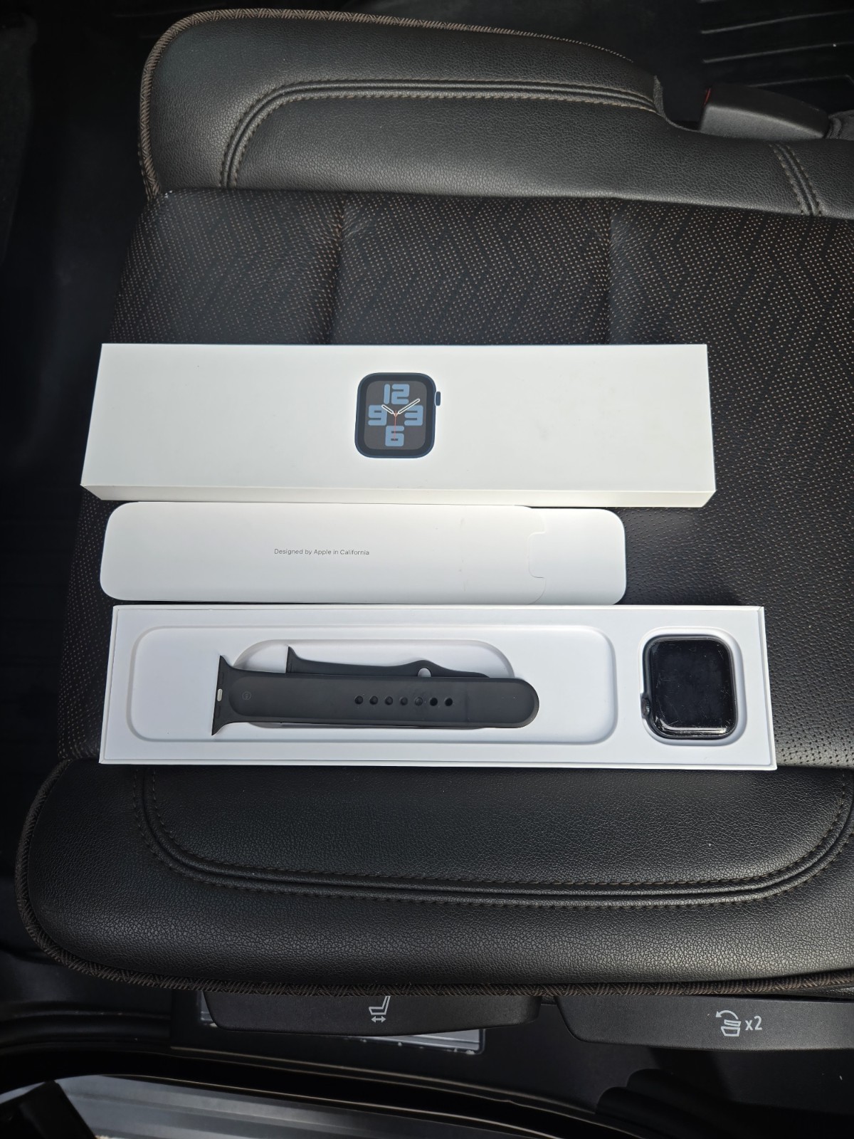 Apple Watch SE (2022) 44mm Midnight Aluminum Case with Sport Band, M/L (GPS +…