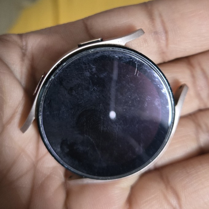 Samsung Galaxy Watch 4 Active 40mm Silver Metal Water-Resistant 4GB Tizen
