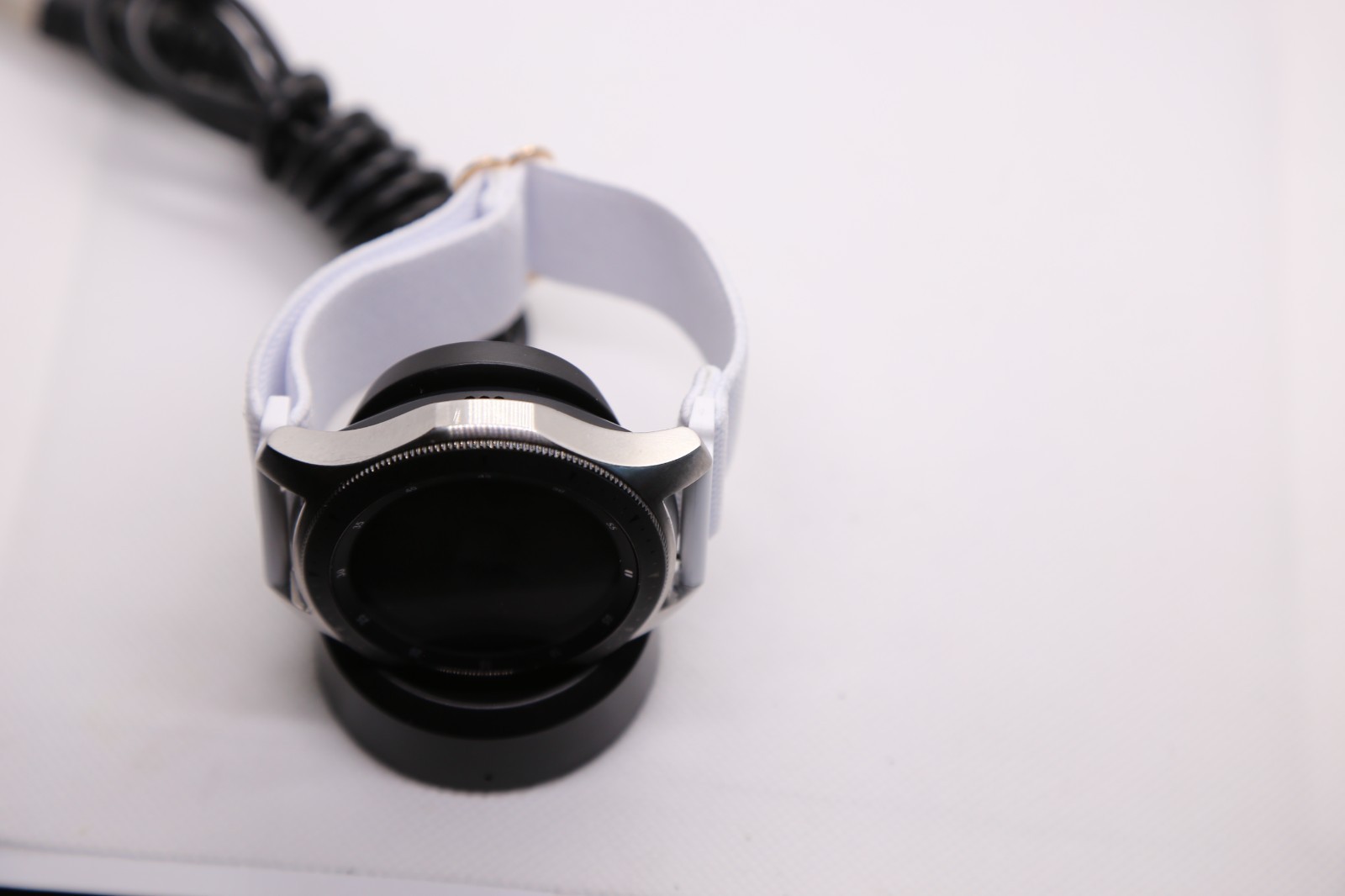 Samsung Galaxy Watch SM-R805 46mm Silver Case white band