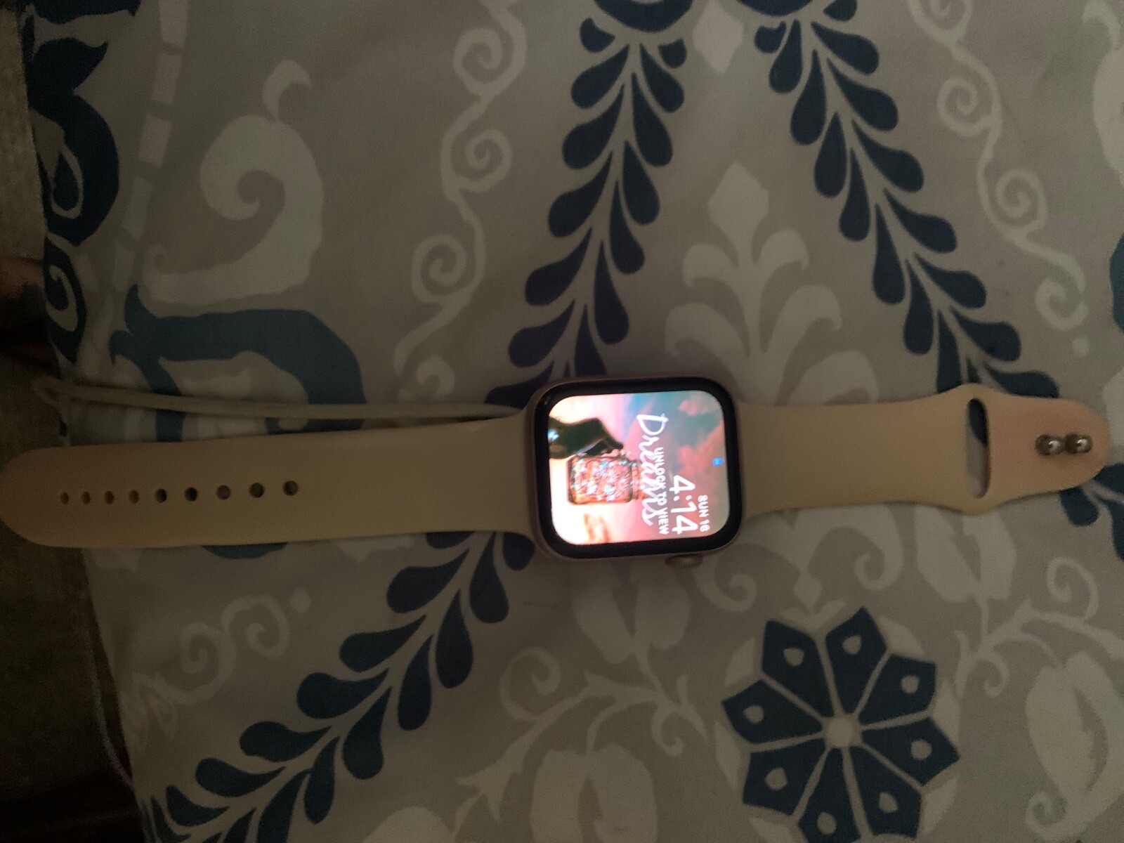 Apple Watch Series 4 44 mm Gold Aluminum Case with Pink Sand Sport Band (GPS…