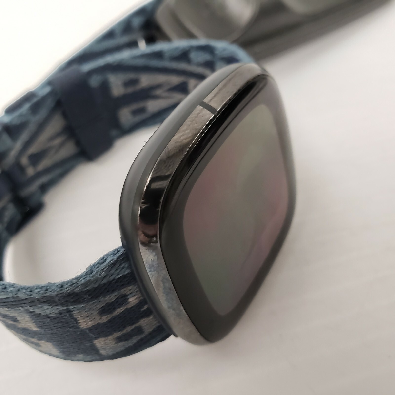 (15923-1) Fitbit FB512 Smart Watch