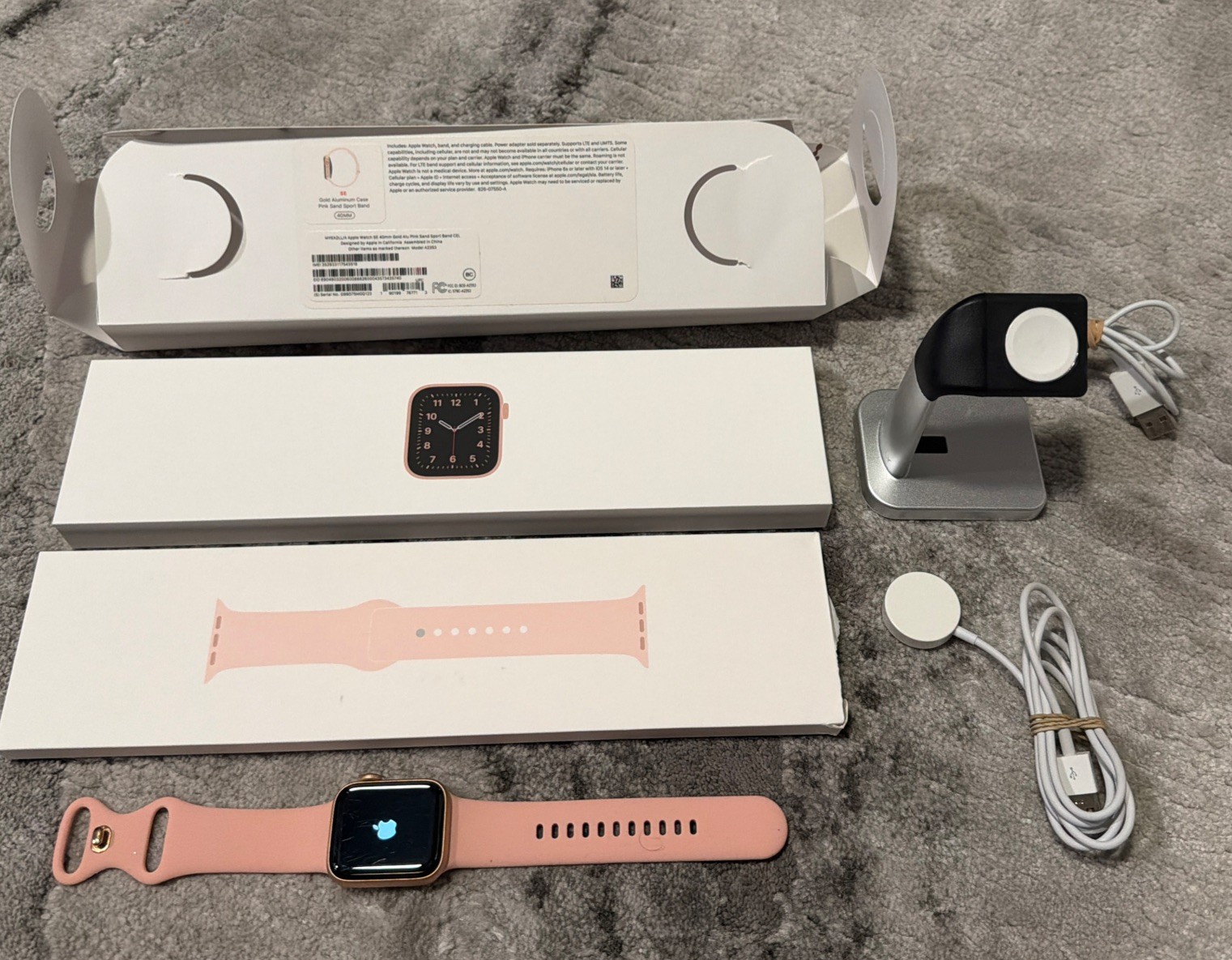 Apple Watch SE 40mm Gold Aluminum W/ pink Sand Sport Band & Chargers