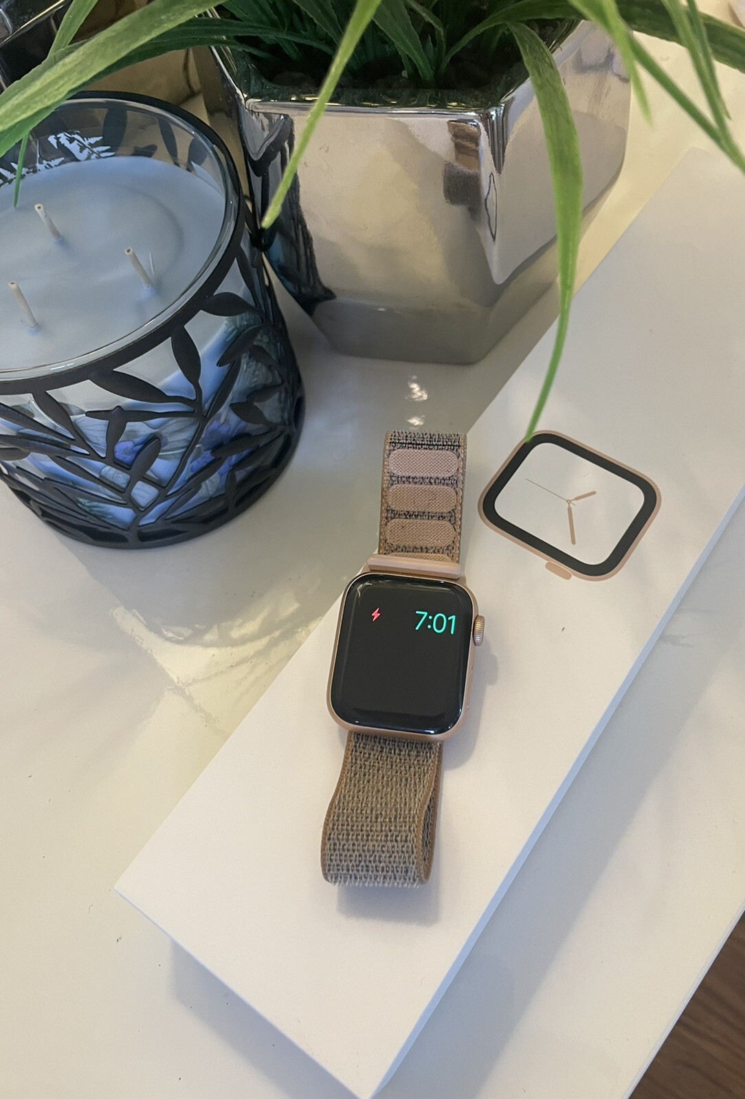 Apple Watch Series 4 40 mm Gold Aluminum Case with Pink Sand Sport Loop (GPS…
