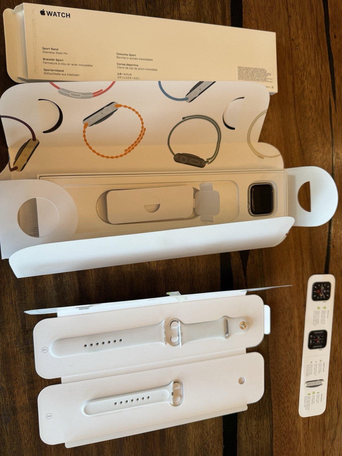 Apple Watch Series 6 40mm Silver Aluminum GPS 32GB White and black Sport Band
