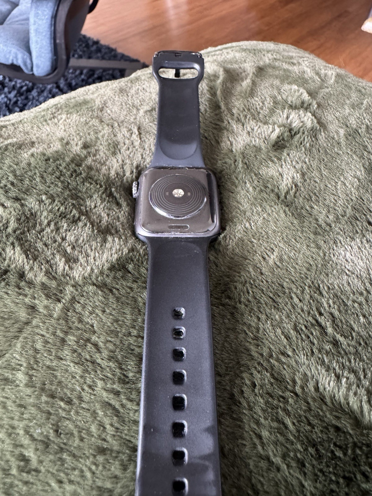 Apple Watch SE (1st Gen) 40mm GPS Space Gray – Battery 76% – Inclu. box + charge