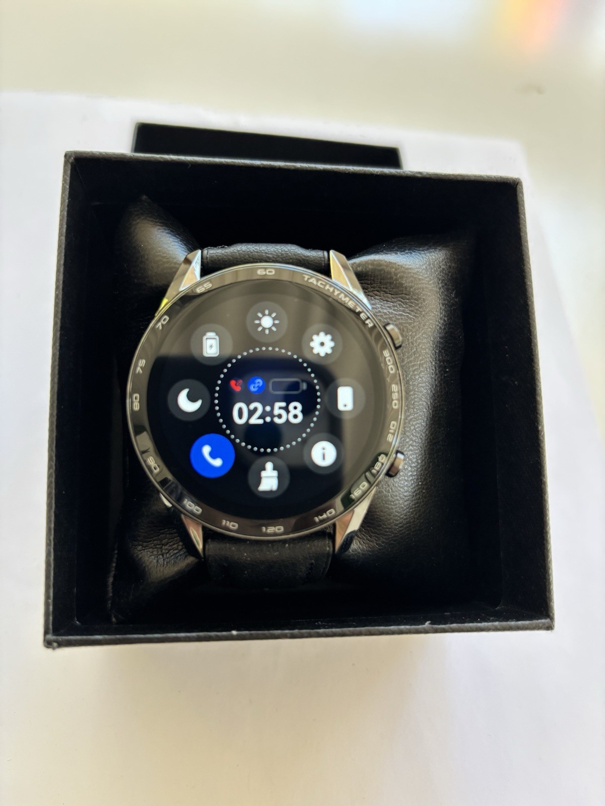 Filiekeu Smartwatch with Leather Strap