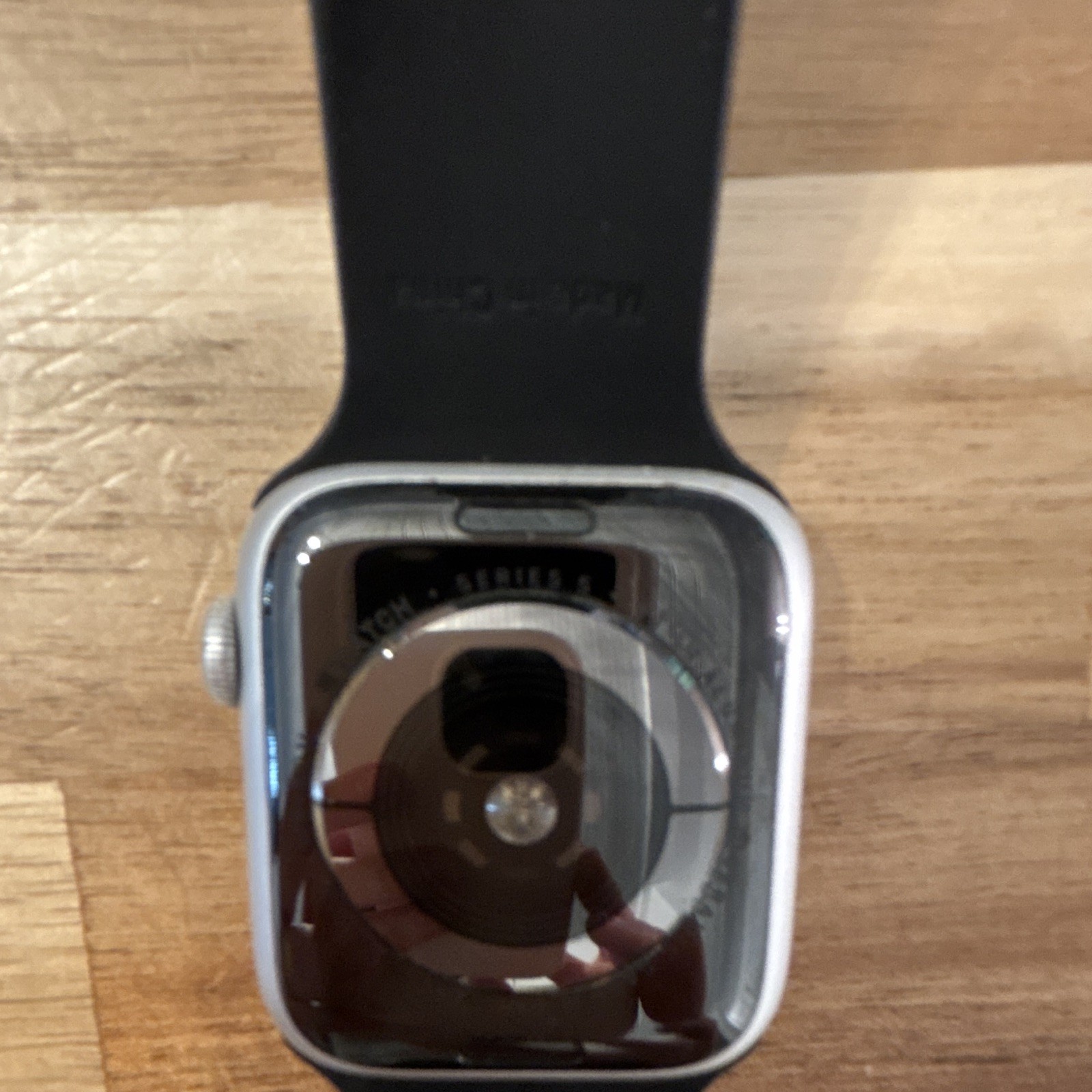 Apple Watch Series 5 with GPS 44mm Silver Aluminum Case Touchscreen Black Band