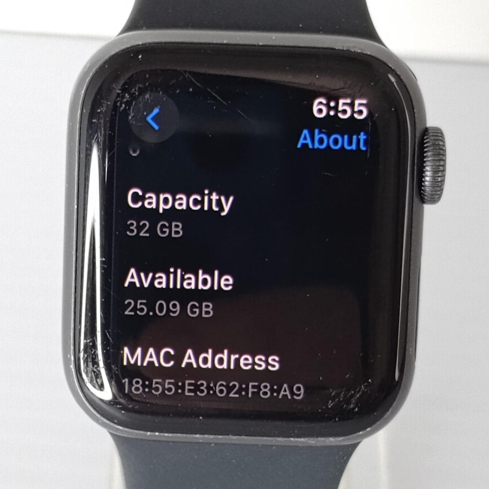 Apple Watch Series 5 40mm Space Gray 90% Battery smartwatch Bundle Unlocked