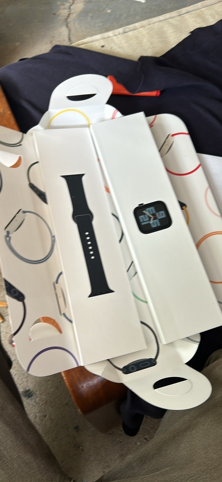 Apple Watch SE (2022) 44mm Midnight Aluminum Case with Sport Band, S/M (GPS +…