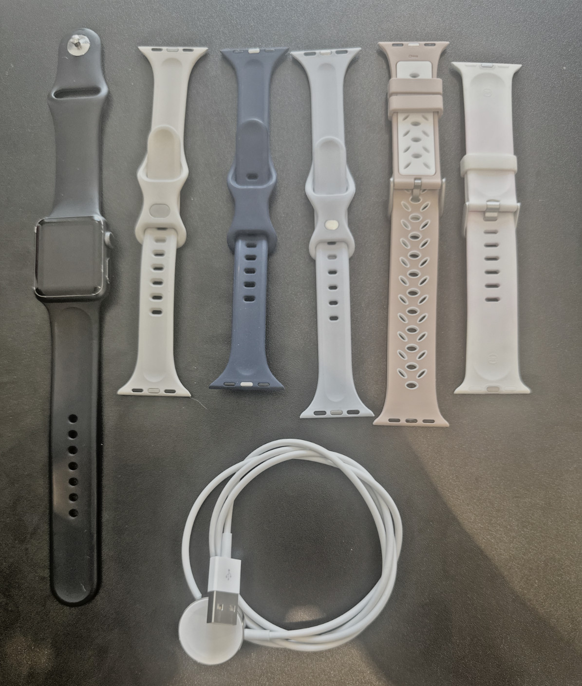 Apple Watch Series 1 42mm Space Gray Aluminum Black Sport + 4 Extra Bands Charge