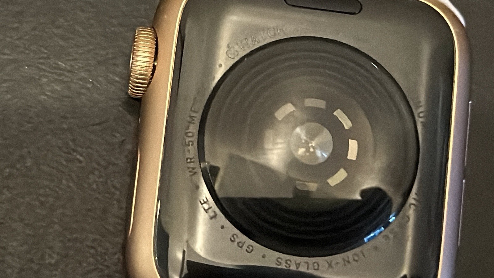 Apple Watch SE 40mm Gold Aluminum Case with Pink Sand Sport Band – Regular (GPS