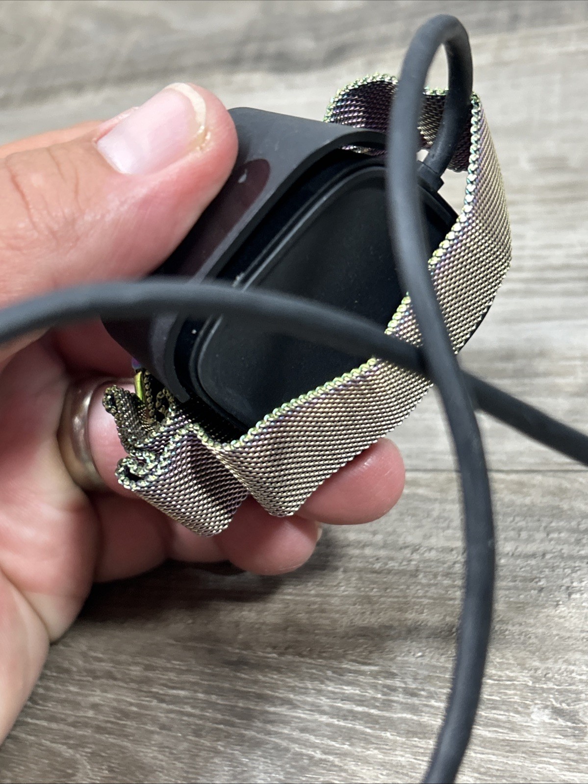 Fitbit Versa (1st Gen) Smart Watch – Rose Gold see pictures before buying