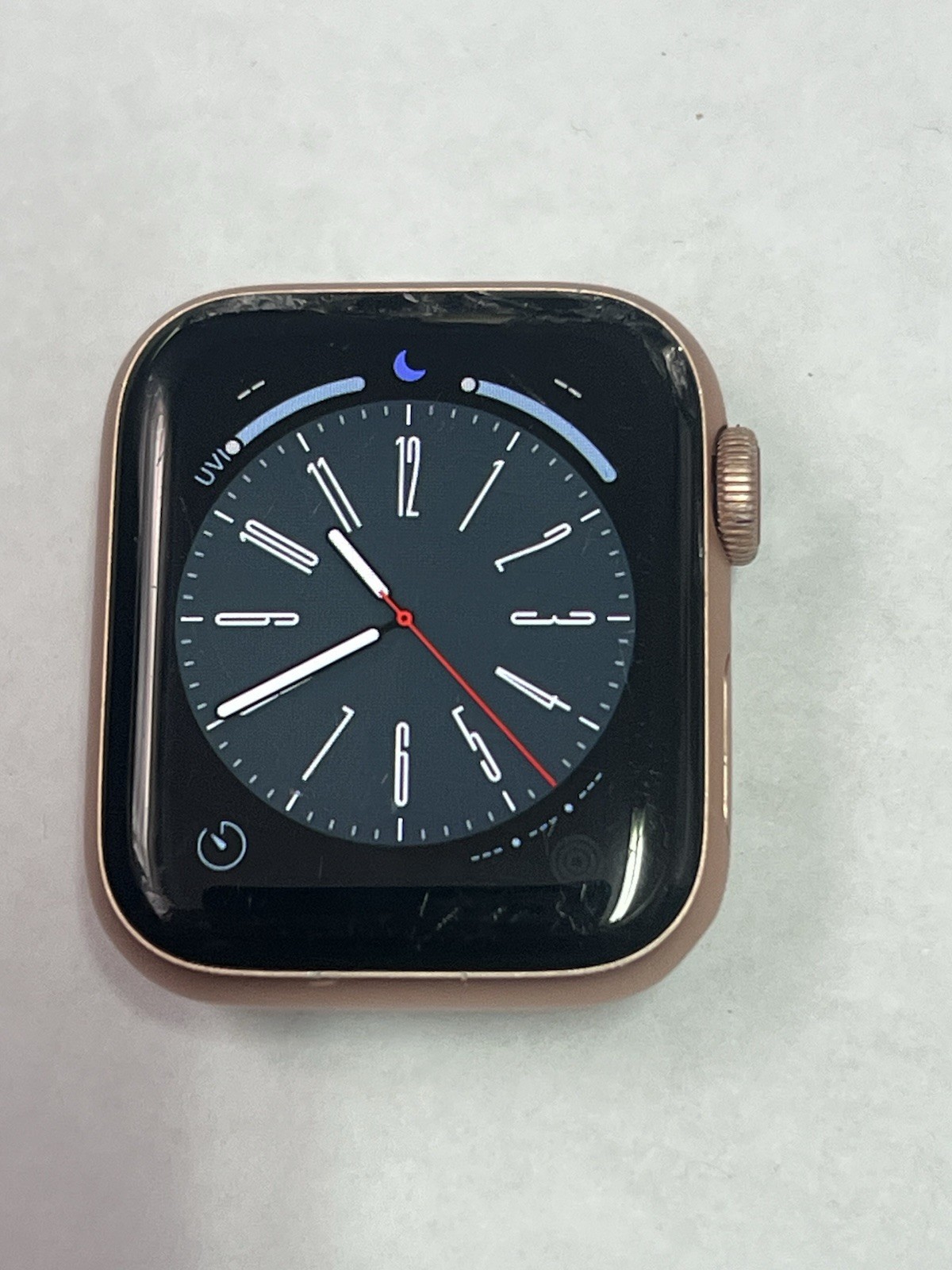 Apple Watch Series 5 40mm Gold Aluminum Case Sport Band GPS-LTE crack