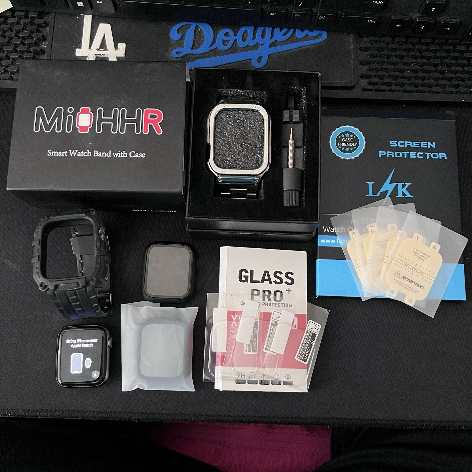 Apple Watch Series 4 44 mm Space Gray Aluminum Case (GPS + Cellular) W/Extras
