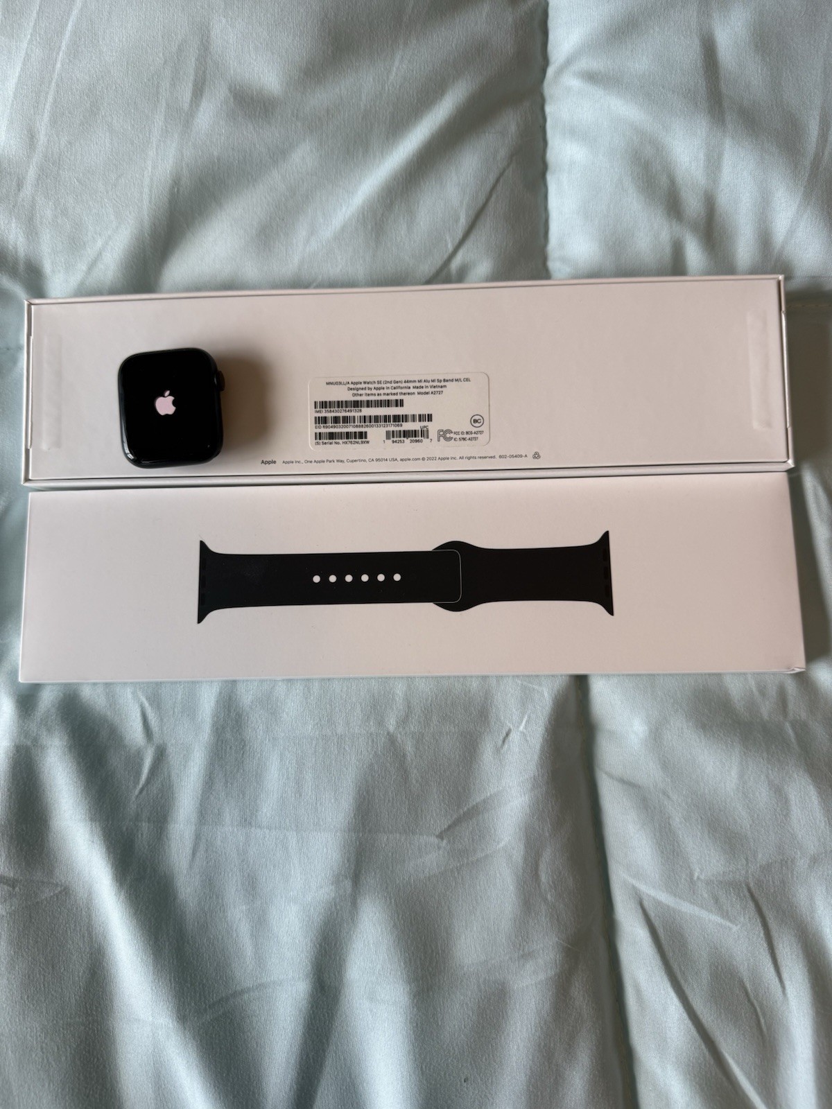 Apple Watch SE (2nd Gen) 44mm Black Aluminum Case Silicone Band T-Mobile