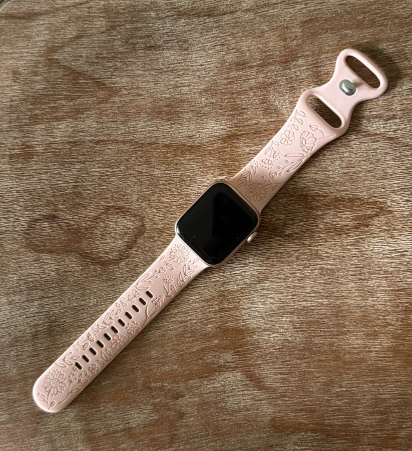 Apple Watch SE 1st Gen, 40MM GPS, Gold Aluminum with Pink Floral Band, A2351