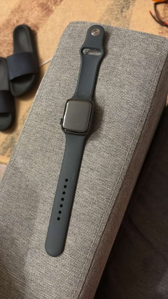 Apple Watch SE 44mm Space Gray Aluminum Case with Black Sport Band – Regular…