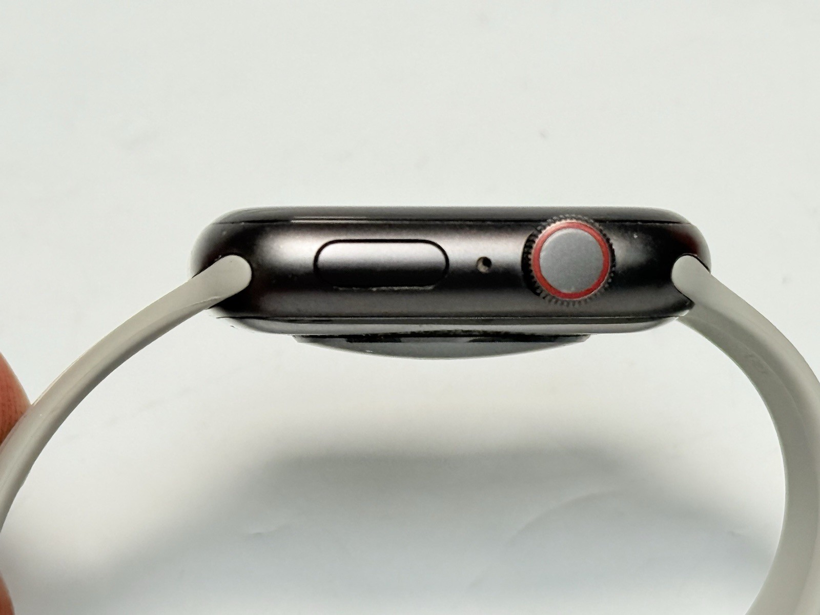 Apple Watch SE 44mm Space Gray Aluminum Case with Gray Sport Band