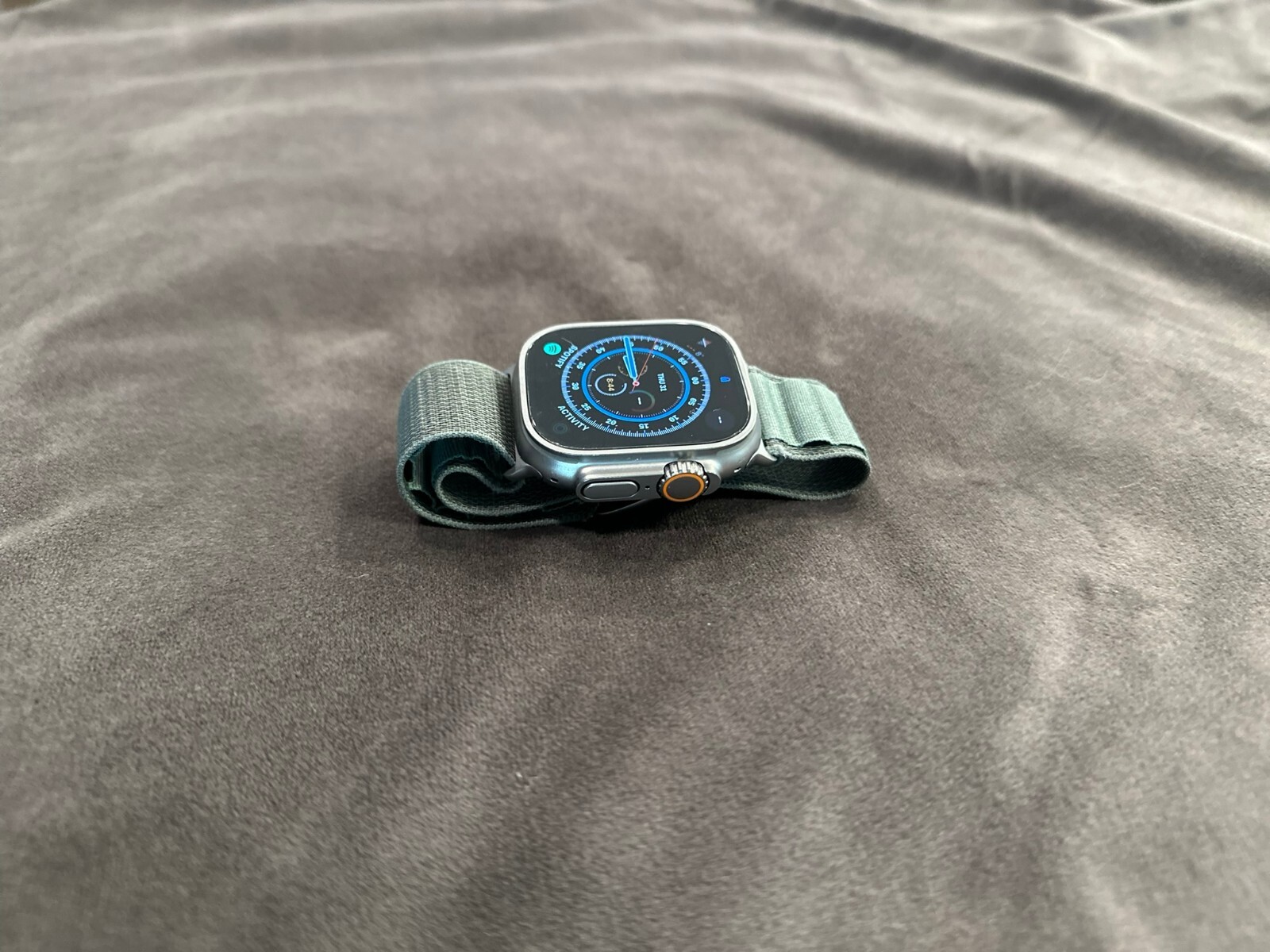 EXCELLENT – Apple Watch Ultra 49mm Green Alpine Loop – Original Box!