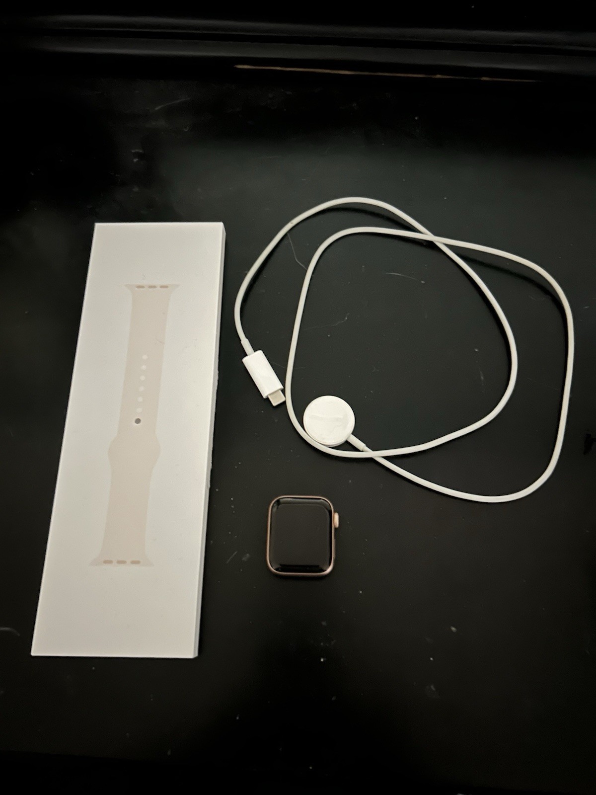 Apple Watch Series 5 40mm Aluminum Gold Case Pink Sand Sport Band – MWV72LL/A
