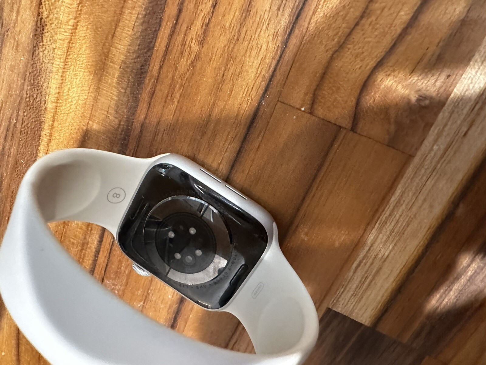 Apple Watch Series 6 GPS 40mm Silver Aluminum Case With White Sport Band