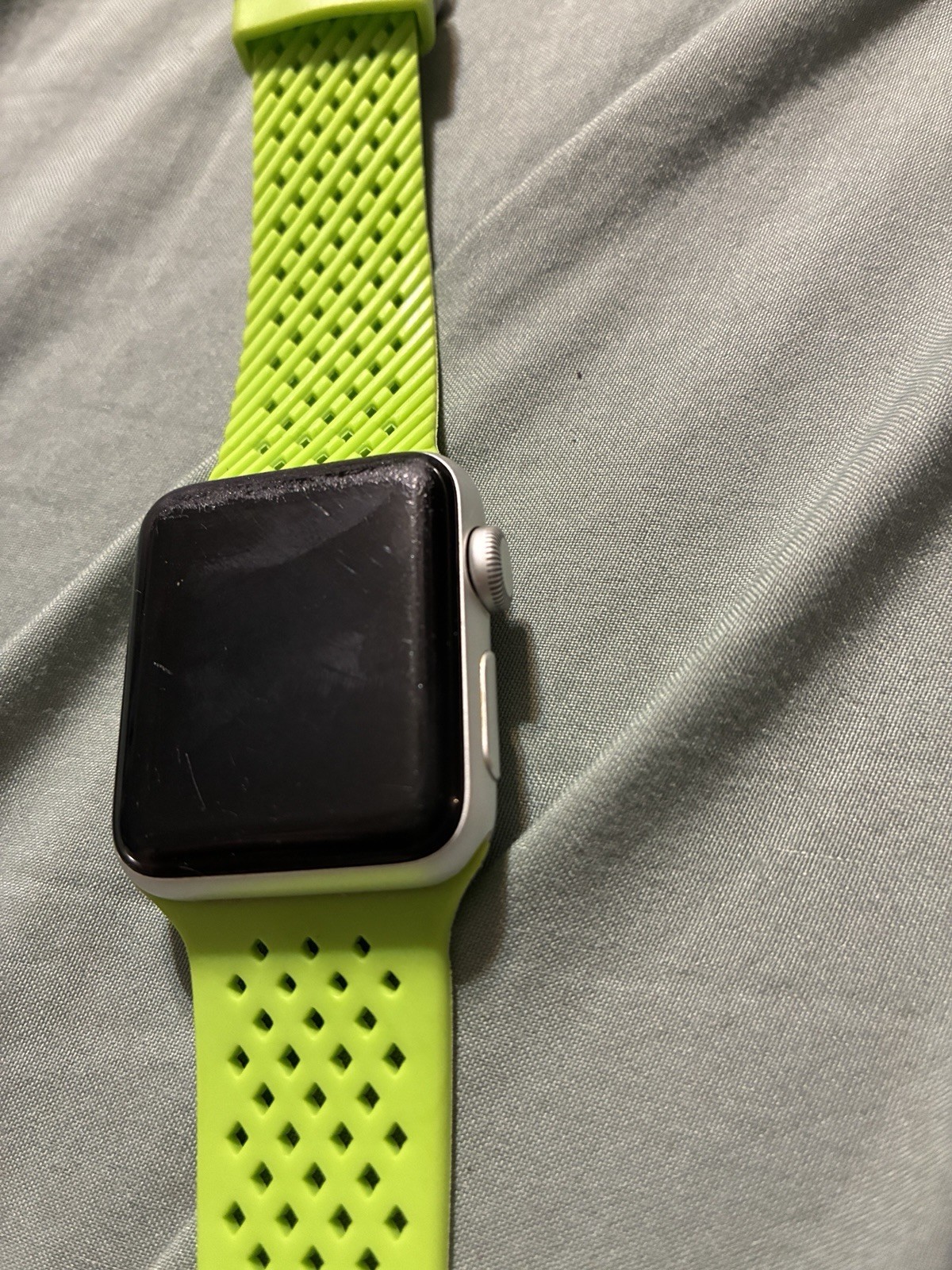 Apple Watch 38mm Silver Aluminum Case Green Silicone Band Bluetooth Unlocked