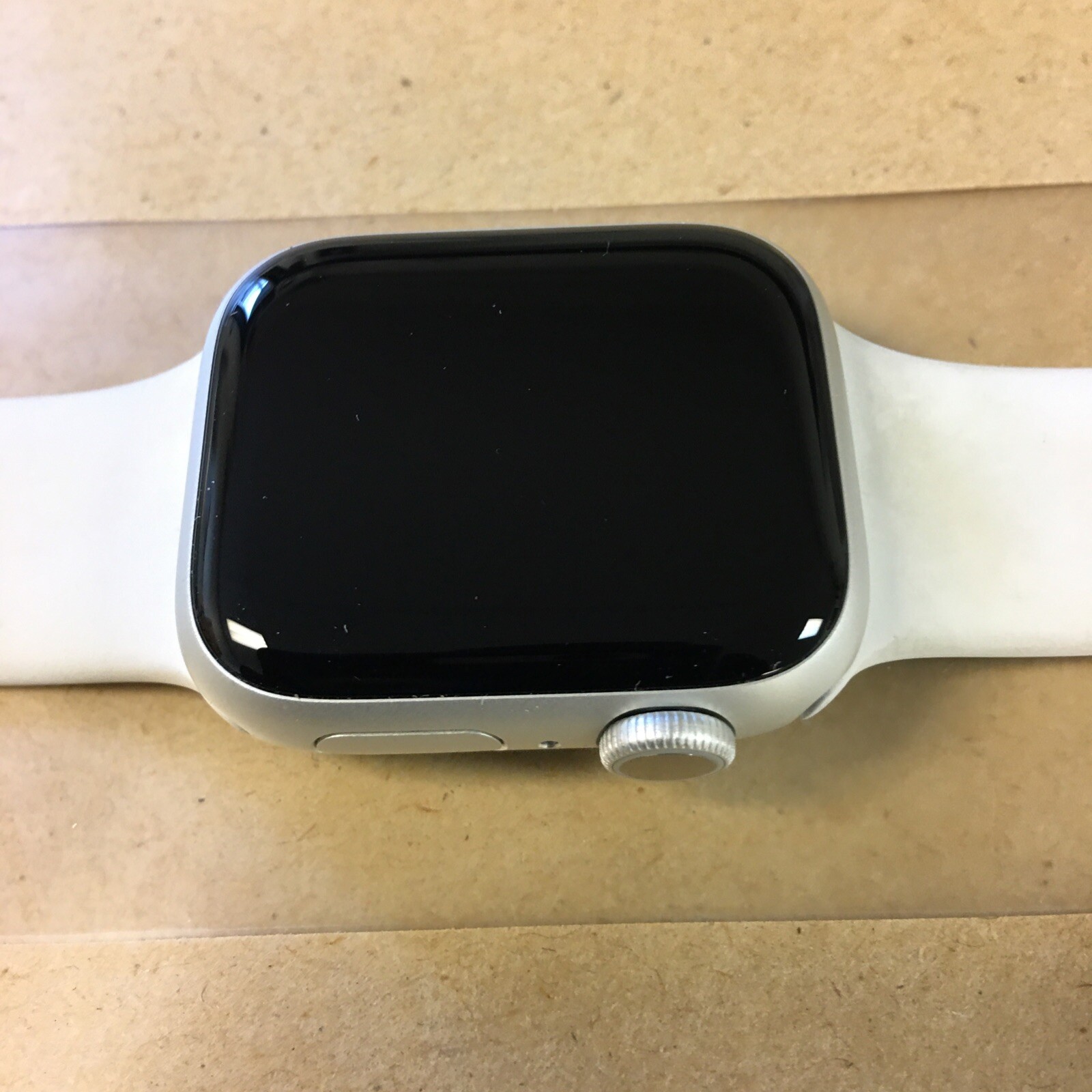Apple Watch Series 8 GPS 41mm Silver Aluminum Case White Sport Band Smartwatch