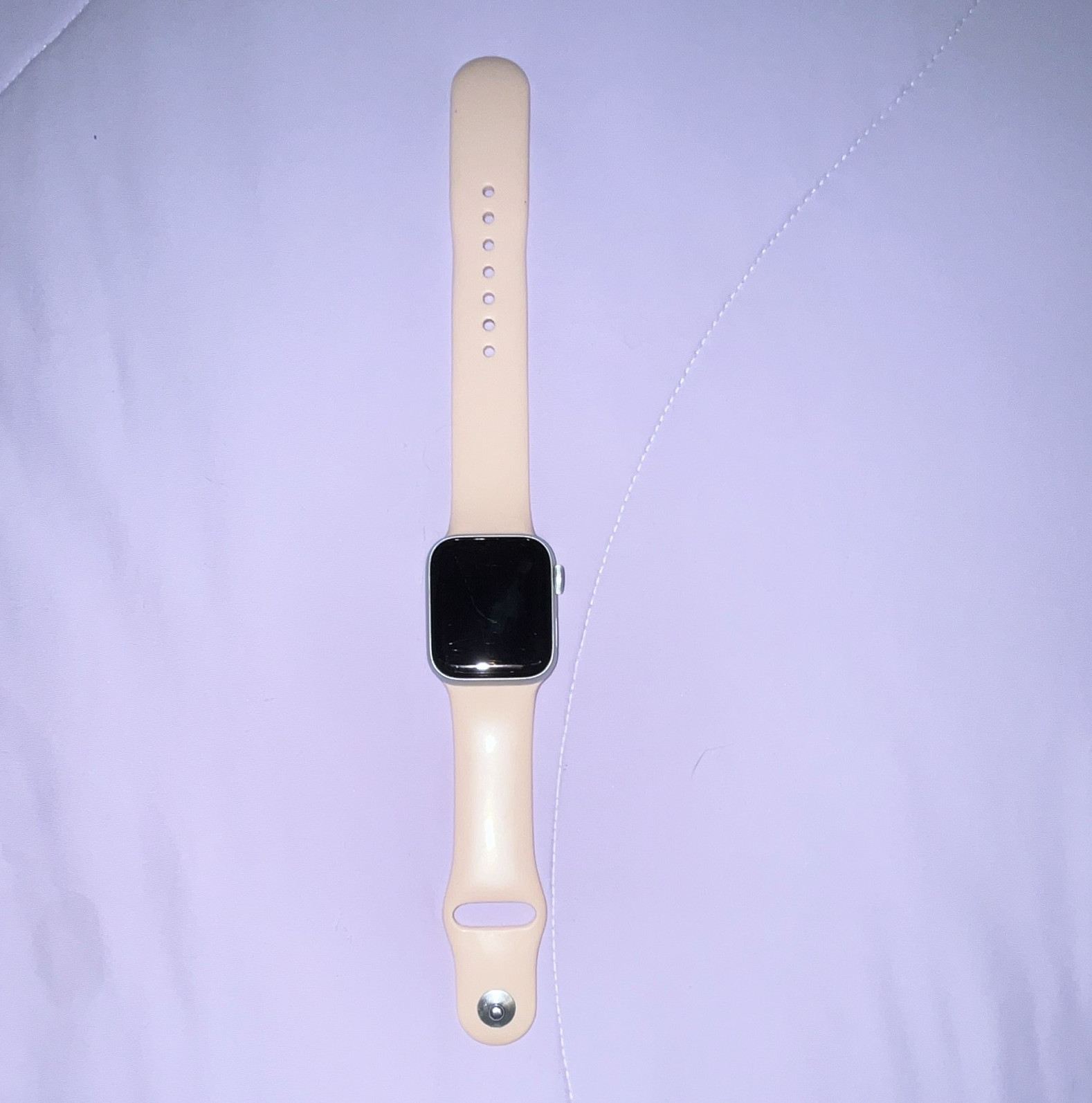 Apple Watch SE 40mm Silver Aluminum Case Beige Silicone Band 32GB Unlocked