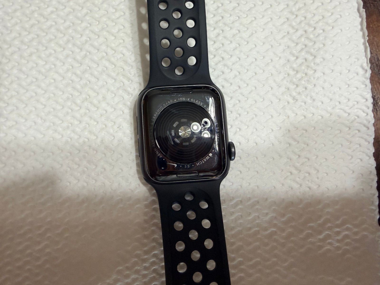 Apple Watch SE Nike 40mm Gray Aluminum Case Smartwatch MKQ33LL/A USED