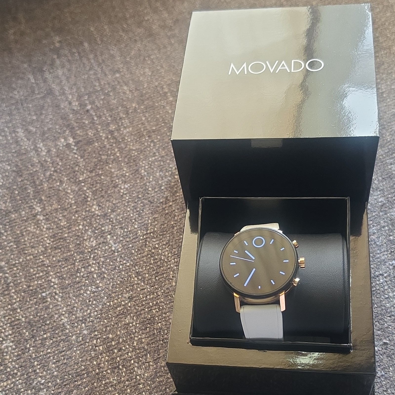 Movado Connect 2.0 40mm Gold Stainless Case White Silicone Band Wear OS 8GB