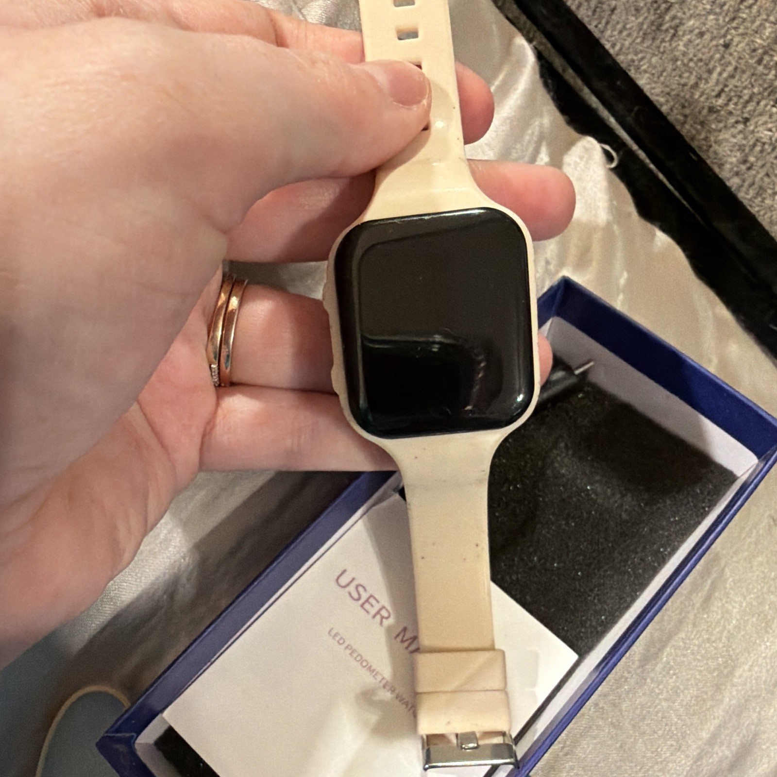 Y18 Smart Watch 1.78in Black Case Beige Silicone Band Pedometer