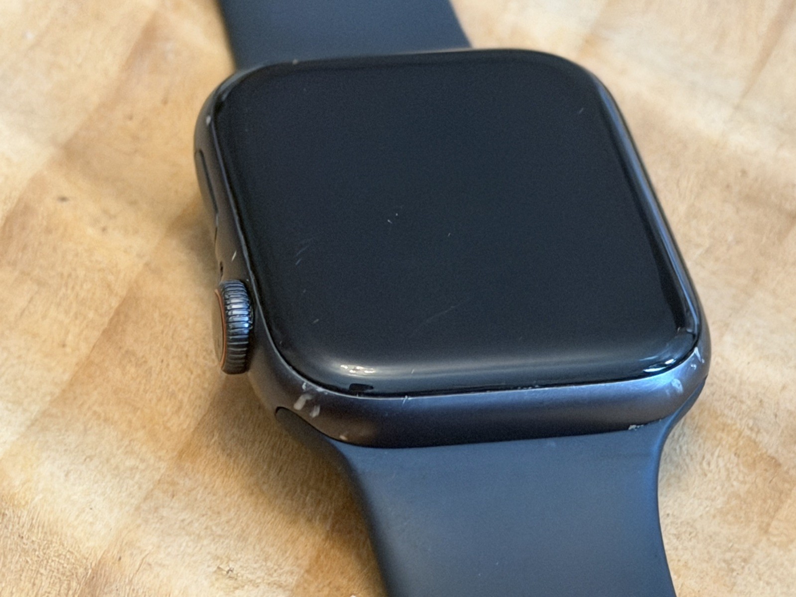 Apple Watch Series 5 44mm GPS + Cellular Space Gray Aluminum 100% Battery Health
