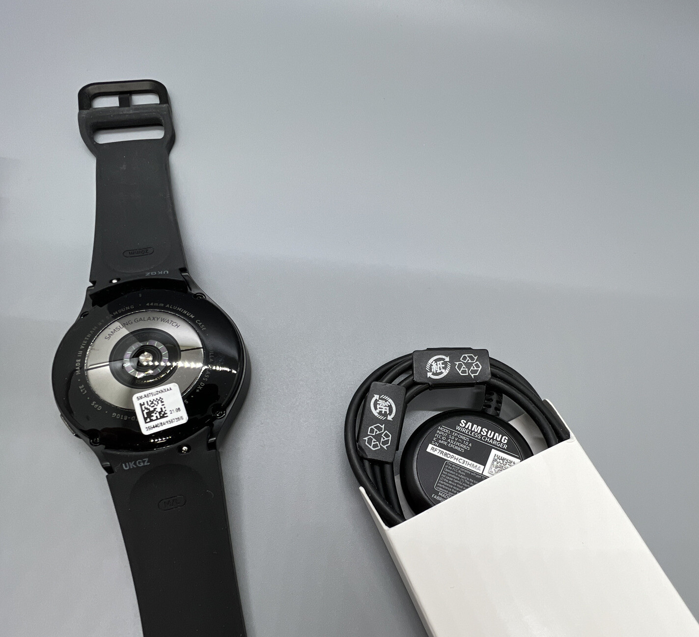 SAMSUNG GALAXY WATCH 4 44MM ALUMINUM GPS LTE BLACK SM-R875U AT &T