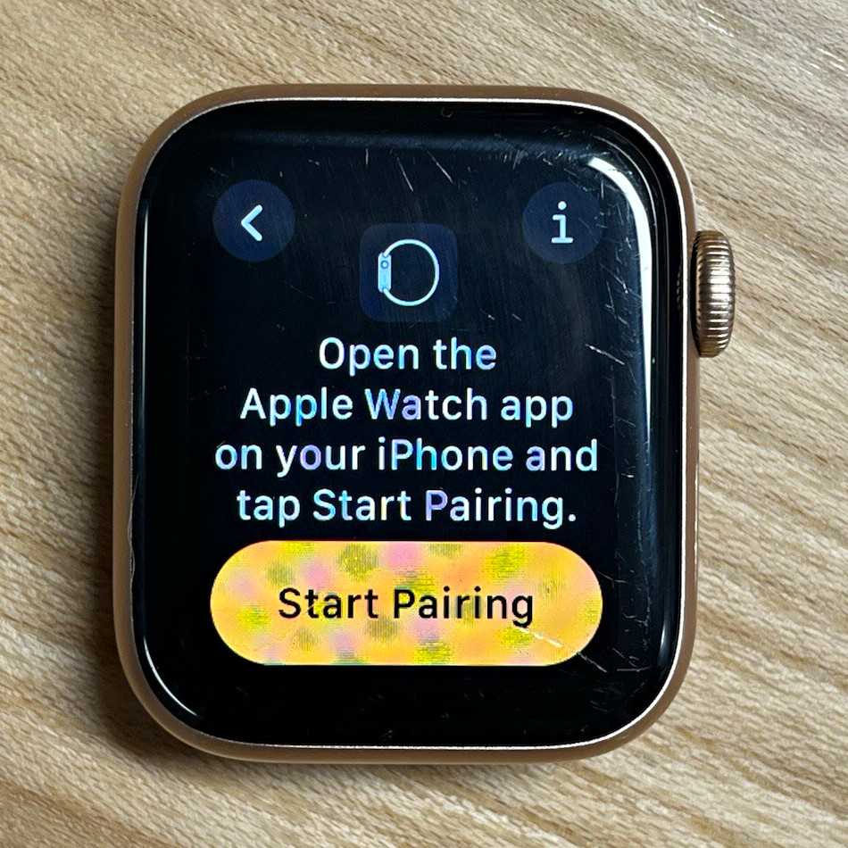 Apple Watch SE 40mm (A2353) Pack of Bands Included