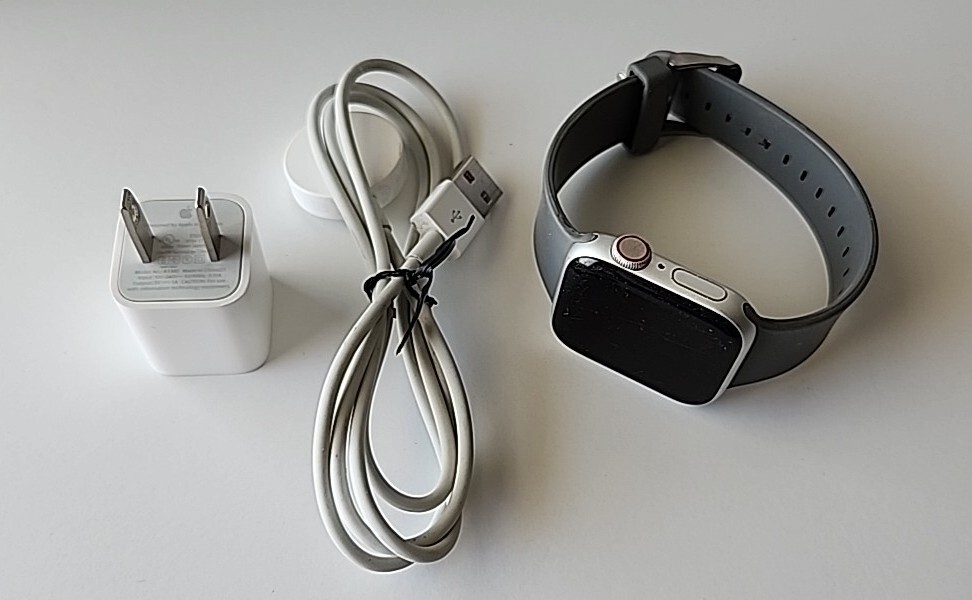 Apple Watch Series 4 (40mm) Aluminum/Ceramic Case GPS LTE WR 50m * UNLOCKED *