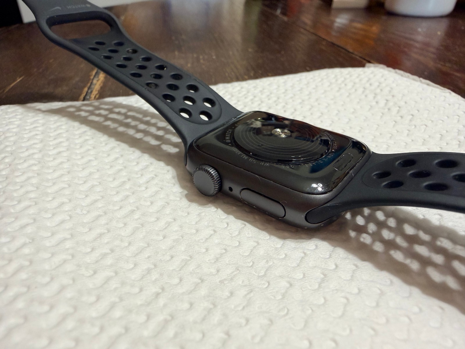 Apple Watch SE Nike 40mm Gray Aluminum Case Smartwatch MKQ33LL/A USED