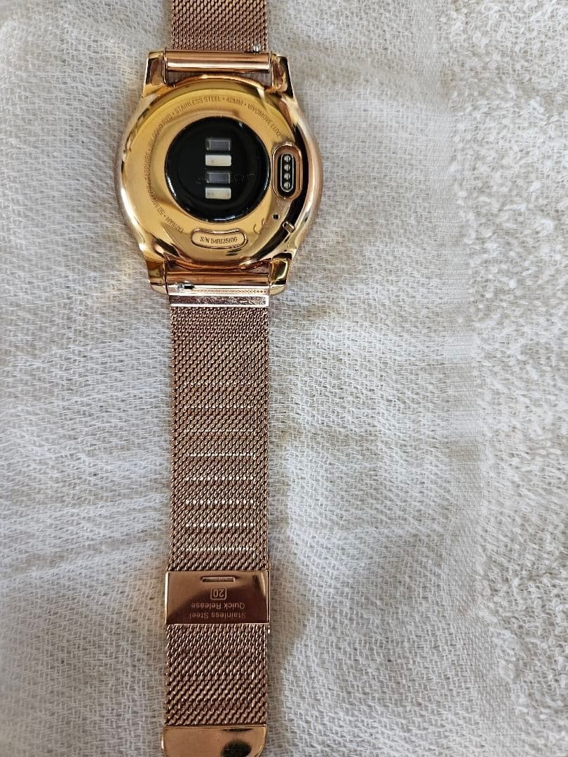 Garmin vivomove Luxe Hybrid Smartwatch 24K Gold PVD White Leather