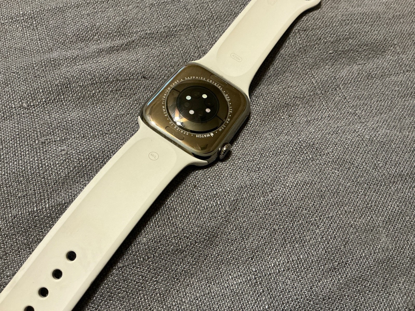 Apple Watch Series 3 GPS 42mm Silver Aluminum Case White Sport Band – MTF22LL/A
