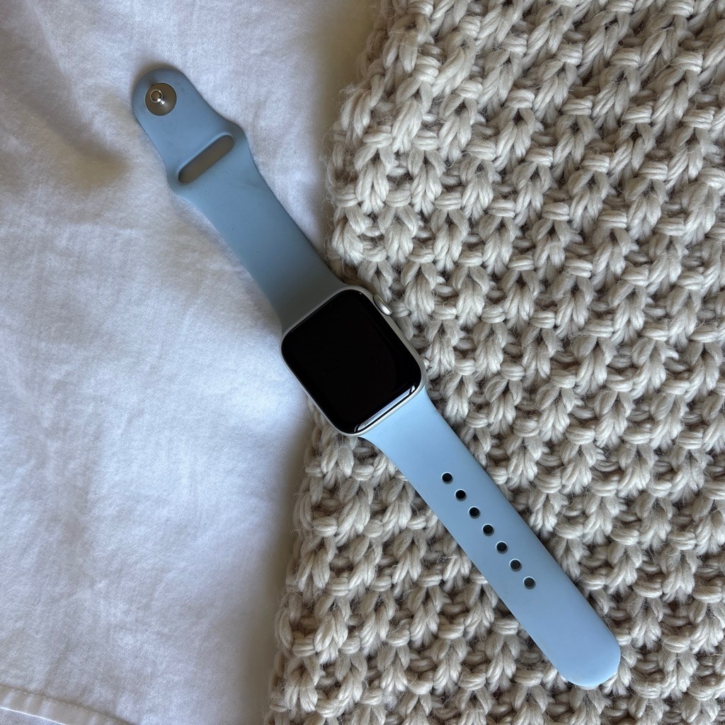 Apple Watch SE 2nd Gen 40mm GPS Aluminum Excellent Condition Factory Reset