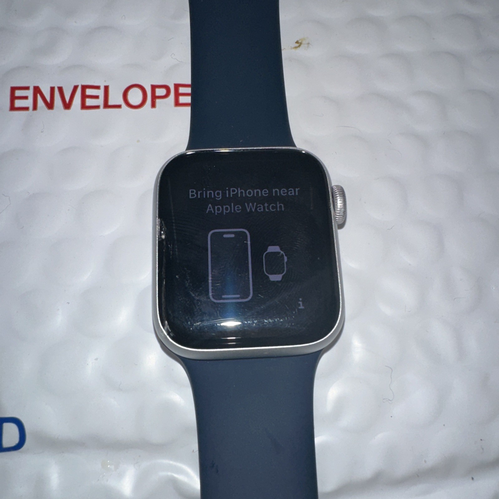 Apple Watch SE 40mm Starlight Aluminum Case Starlight Band GPS – Cracked Screen