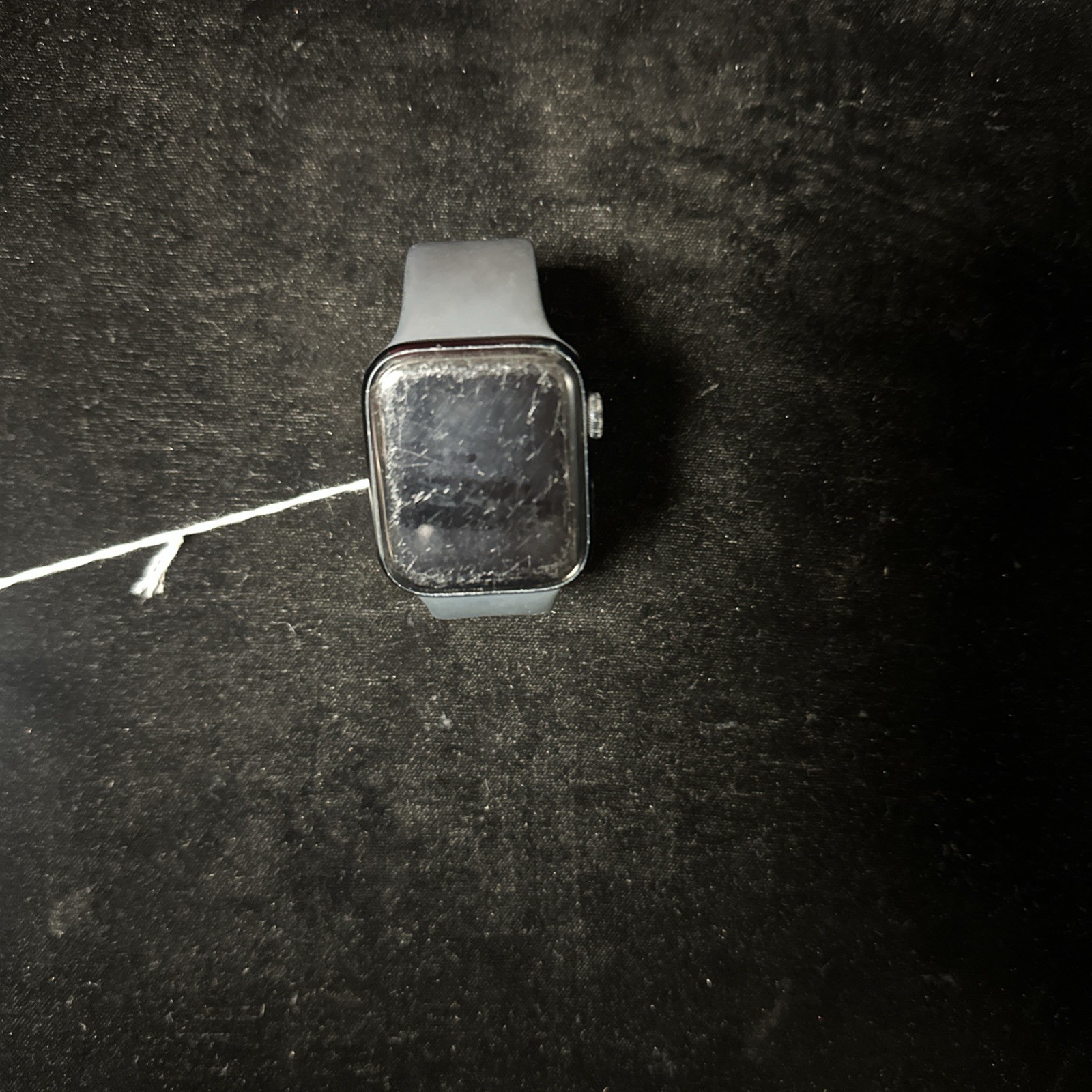 Apple Watch SE 44mm Space Gray Aluminum Case with Black Sport Band – GPS