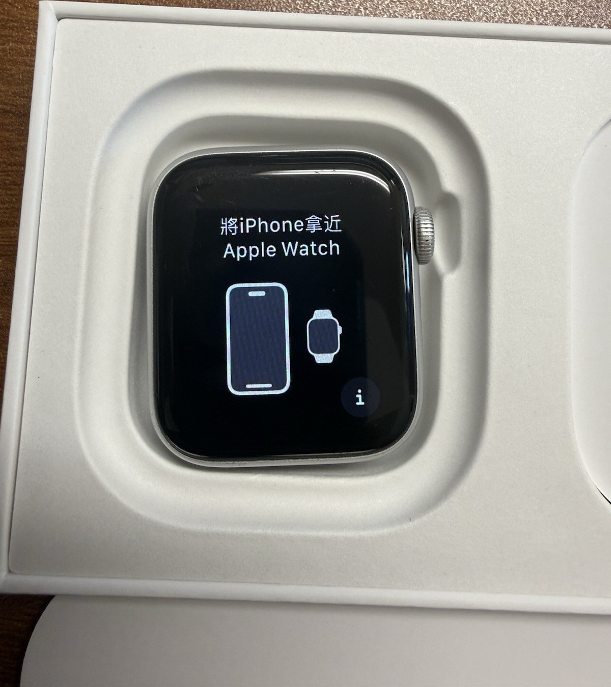 Apple Watch SE (Gen 1) 40mm Silver Aluminum Case with Dark Blue Silicone Band