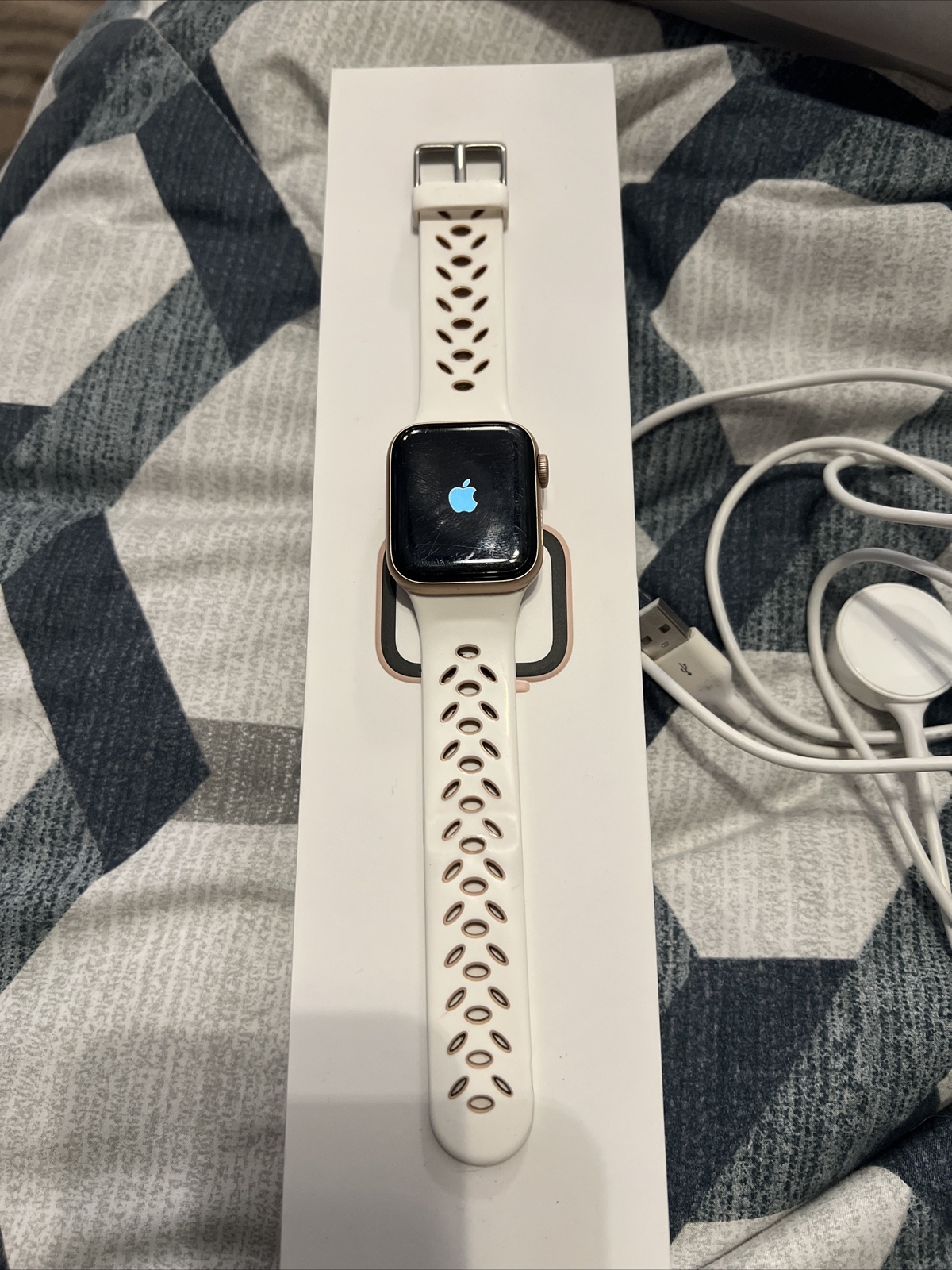 AT&T Apple Watch Series 4 -40 mm Rose Gold Aluminum Case
